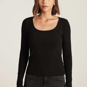SOFIA RIBBED SQUARE NECK T-SHIRT IN BLACK